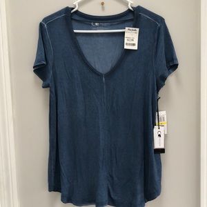 Cable and Guage Sport Denim Blue V-Neck Shirt, Brand New, Size Medium